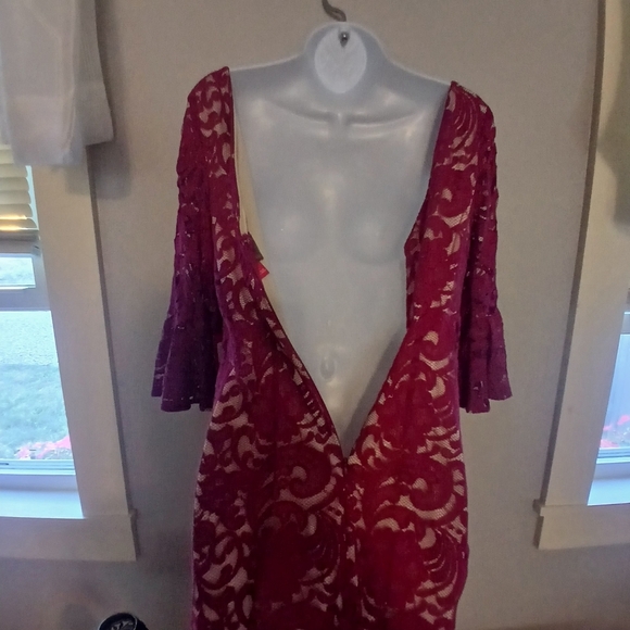 Vince Camuto Burgandy Lace Bell Sleeves Dress SZ 8..NWT - Picture 6 of 13